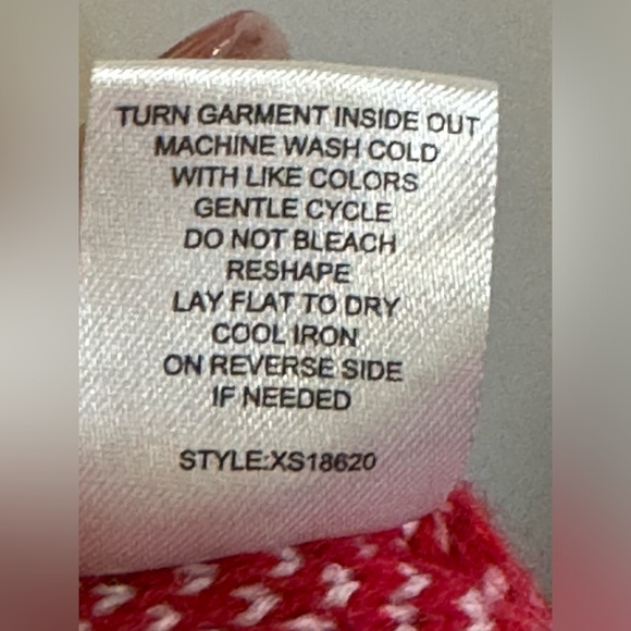 33 Degrees Christmas Cardigan Red & White, small, snowflake design, like new, EC - Picture 6 of 9